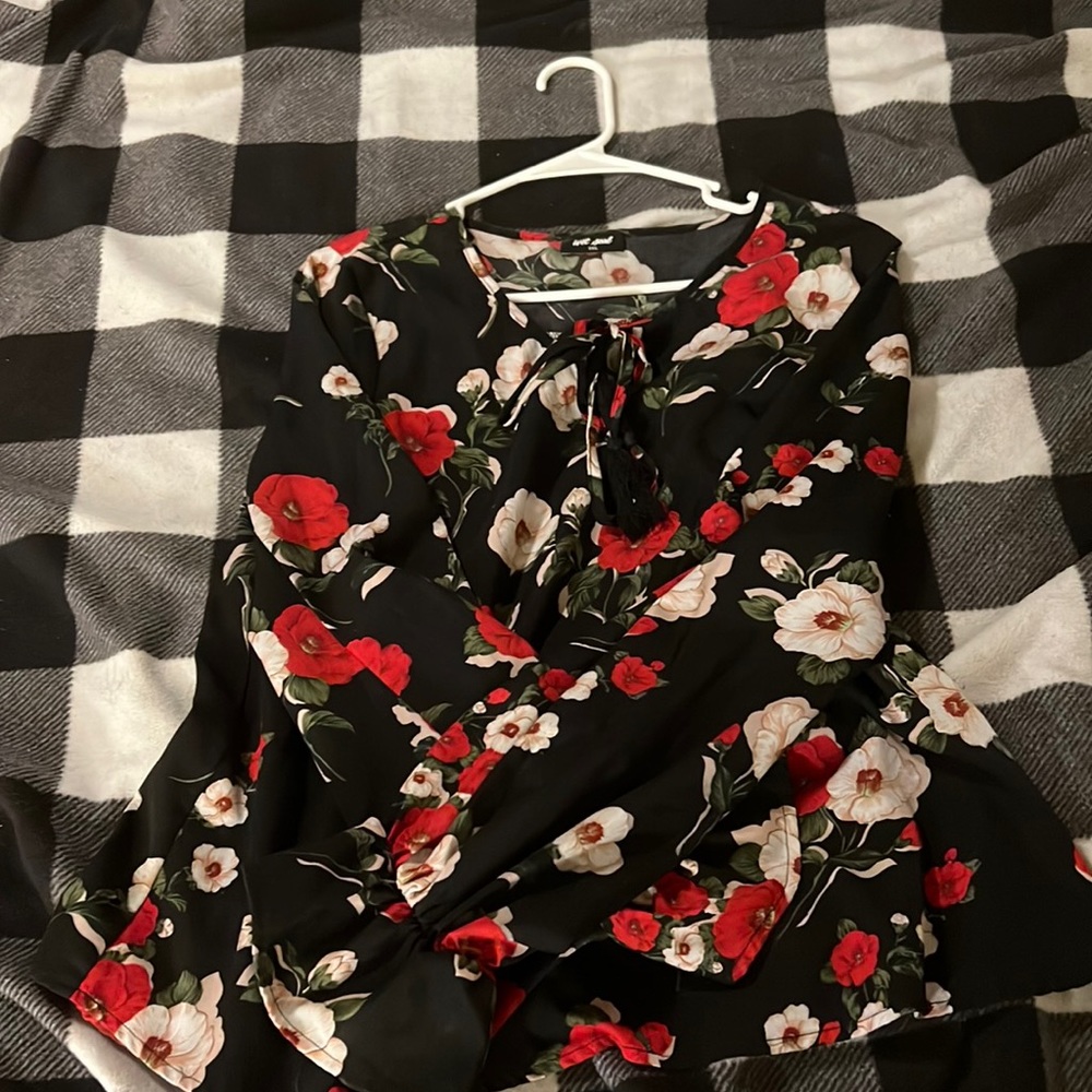 Wet seal flower blouse